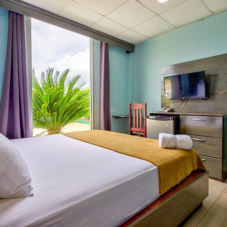 Airport Suites Hotel Piarco Екстериор снимка