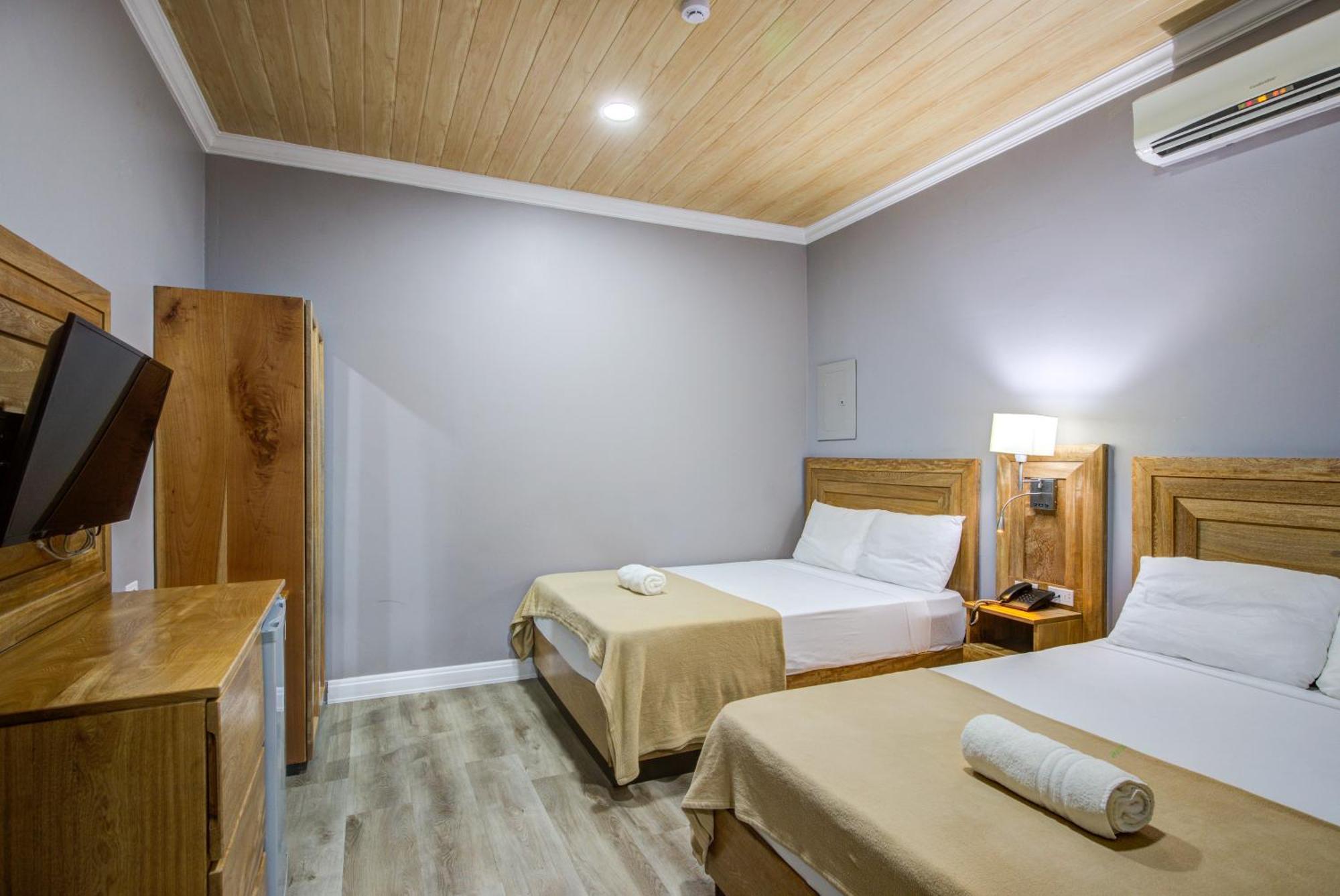 Airport Suites Hotel Piarco Екстериор снимка