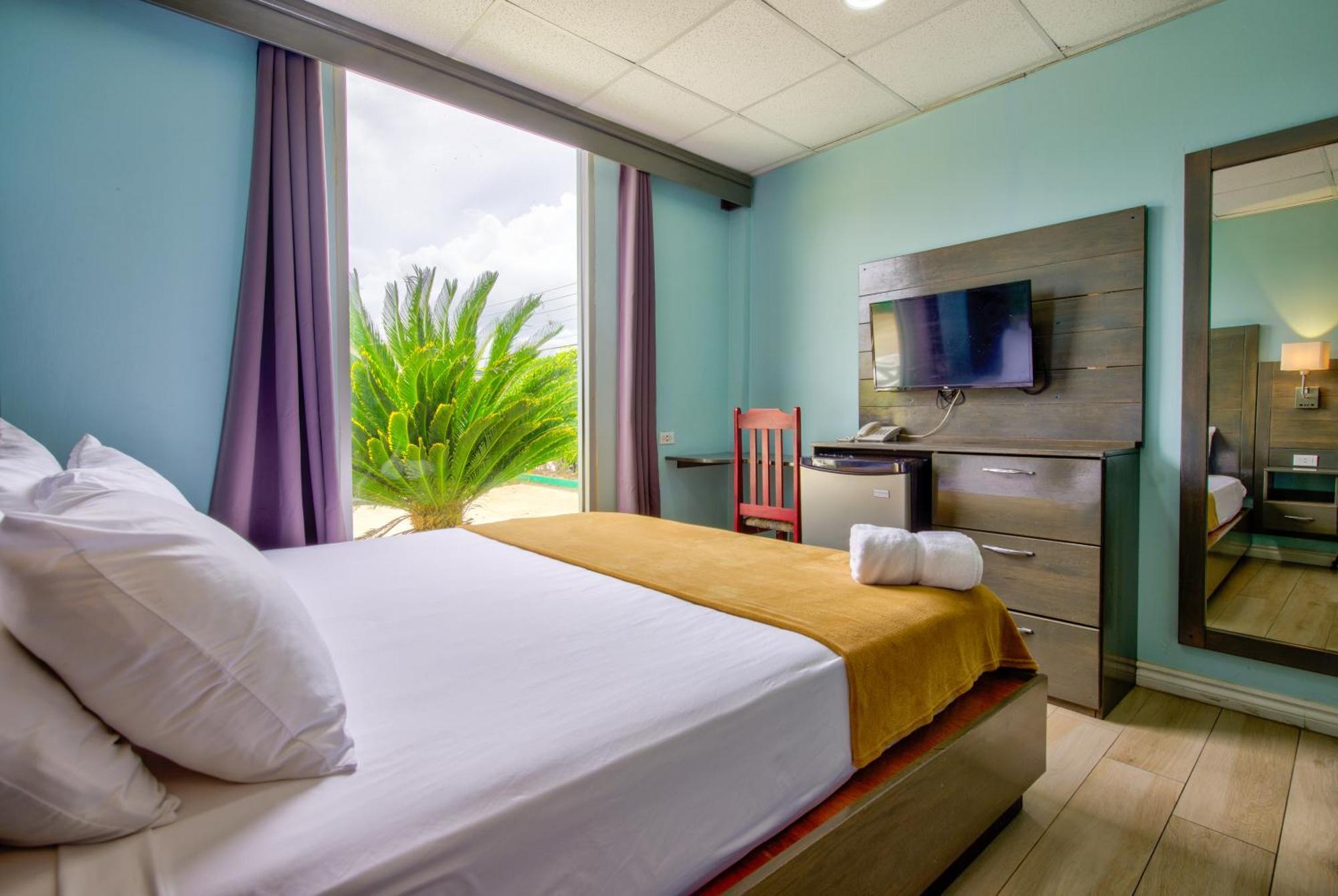 Airport Suites Hotel Piarco Екстериор снимка