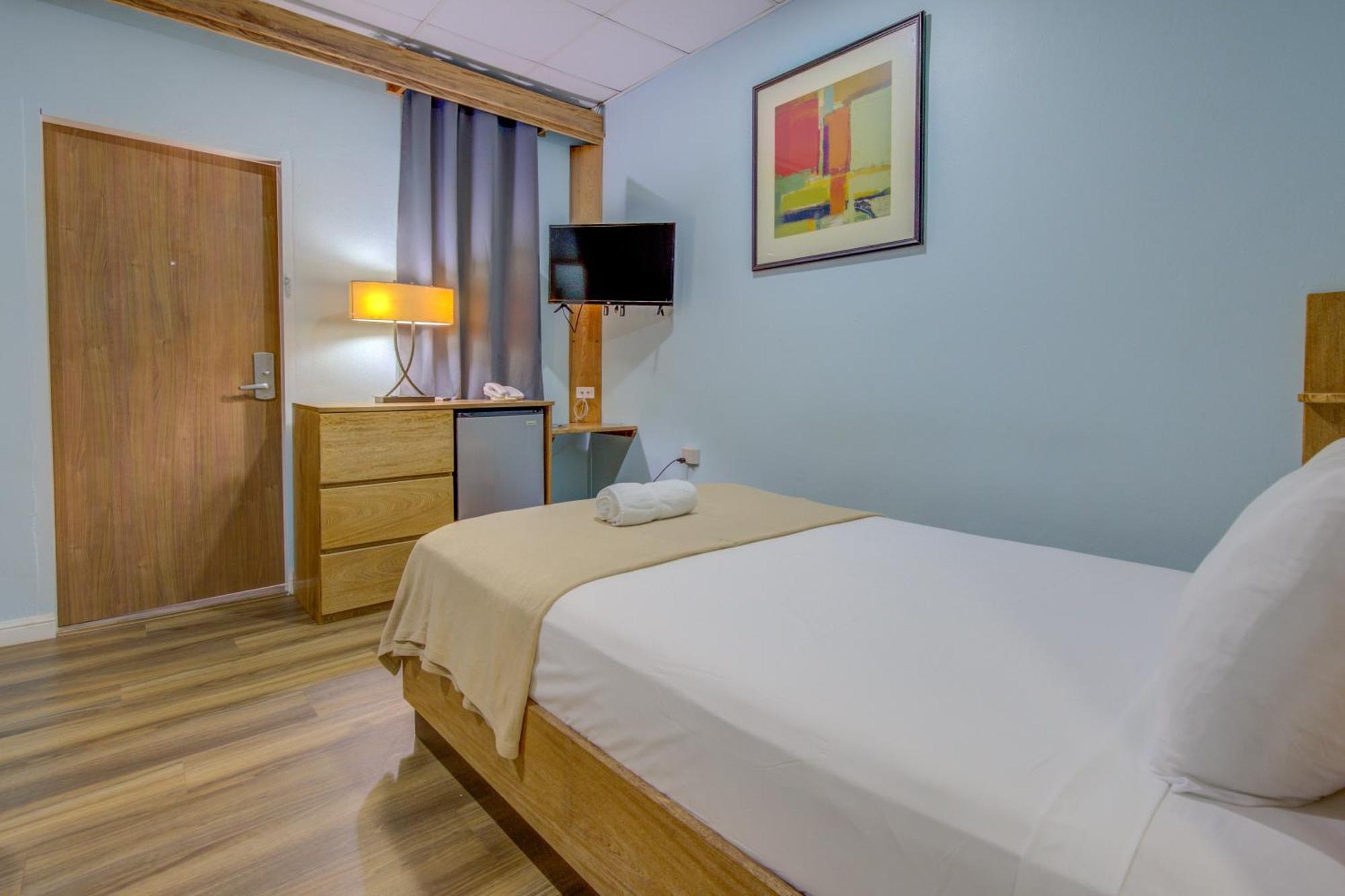 Airport Suites Hotel Piarco Екстериор снимка