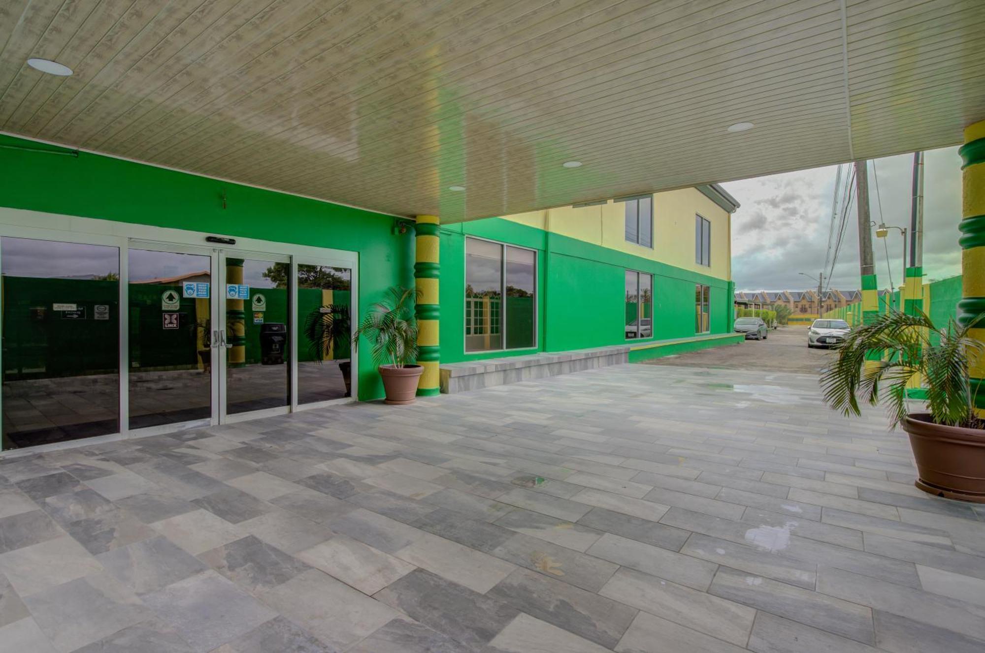 Airport Suites Hotel Piarco Екстериор снимка