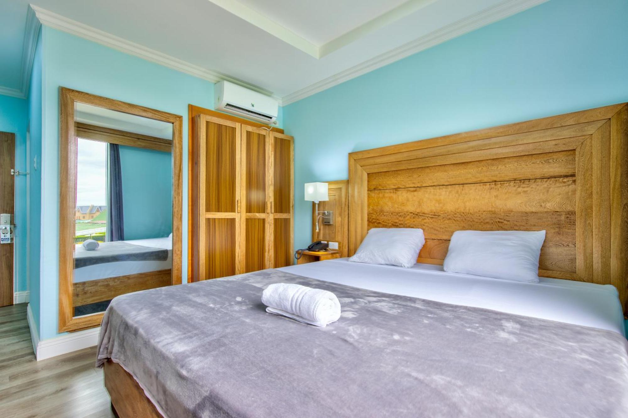 Airport Suites Hotel Piarco Екстериор снимка