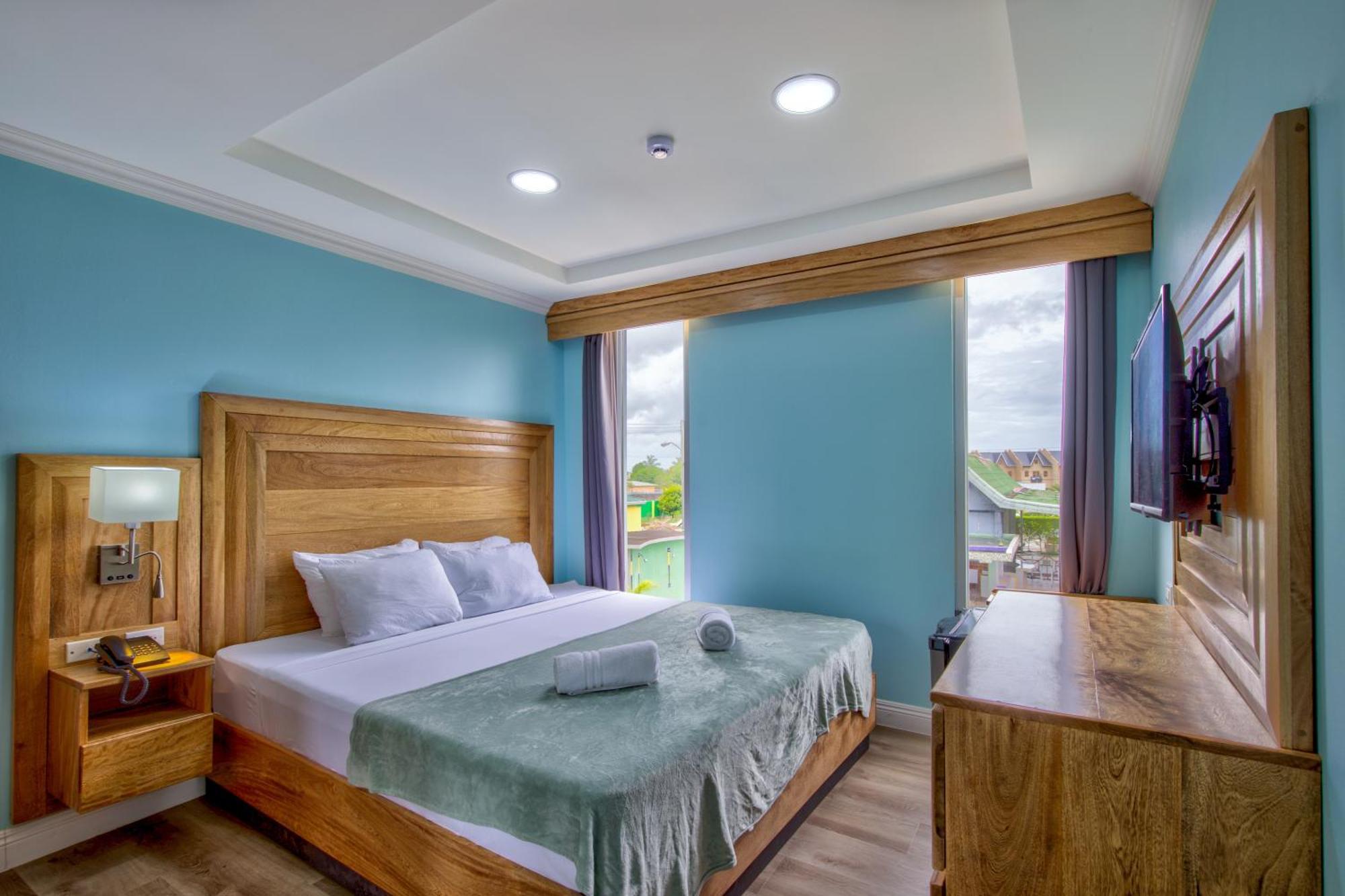 Airport Suites Hotel Piarco Екстериор снимка