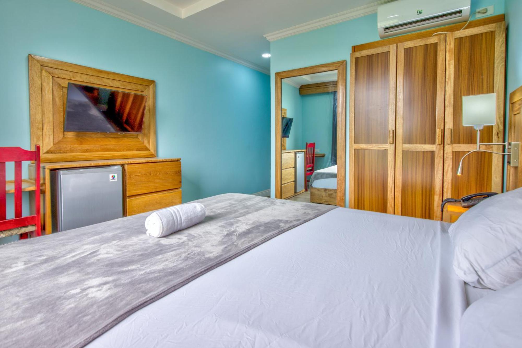 Airport Suites Hotel Piarco Екстериор снимка