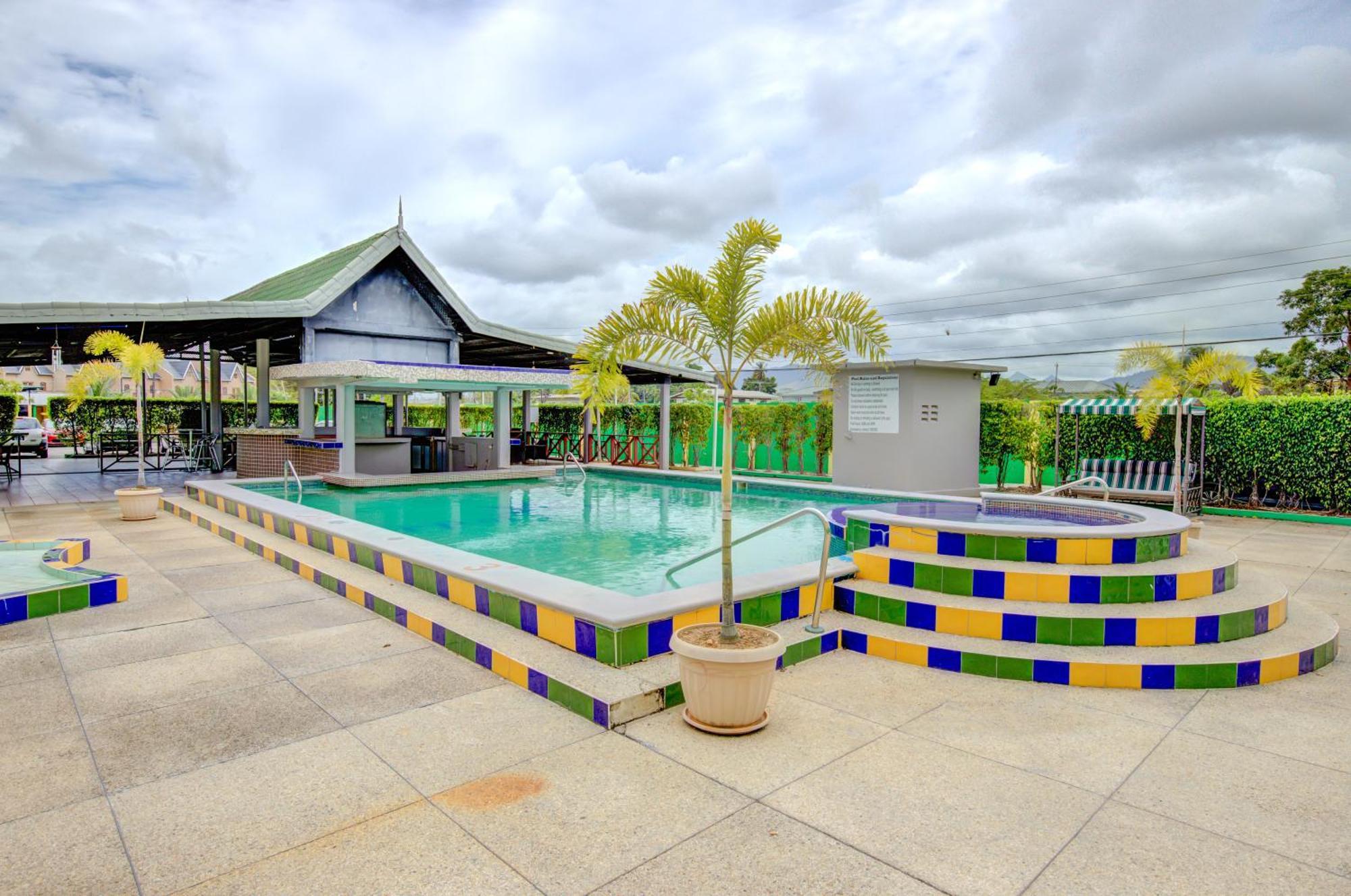 Airport Suites Hotel Piarco Екстериор снимка