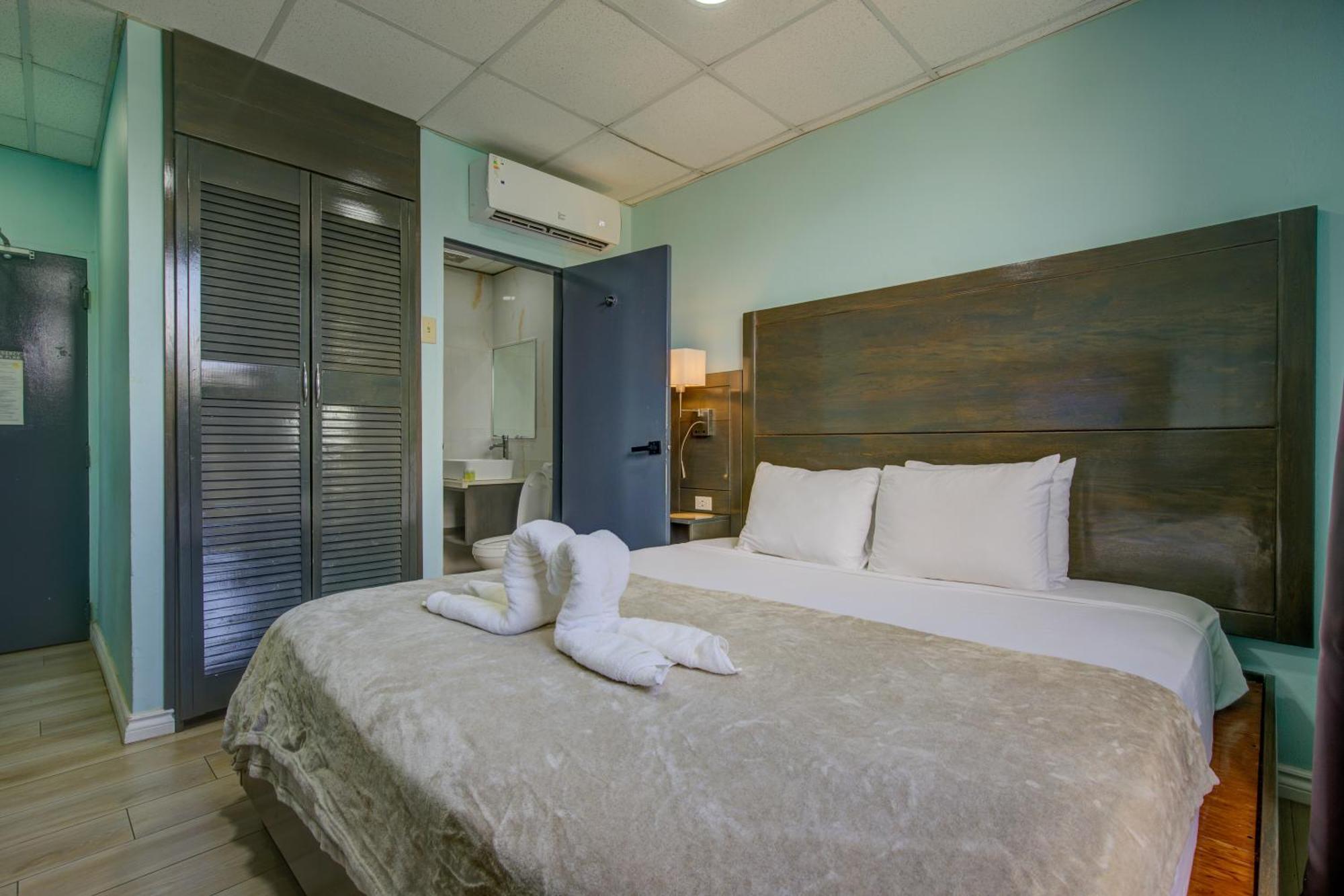 Airport Suites Hotel Piarco Екстериор снимка