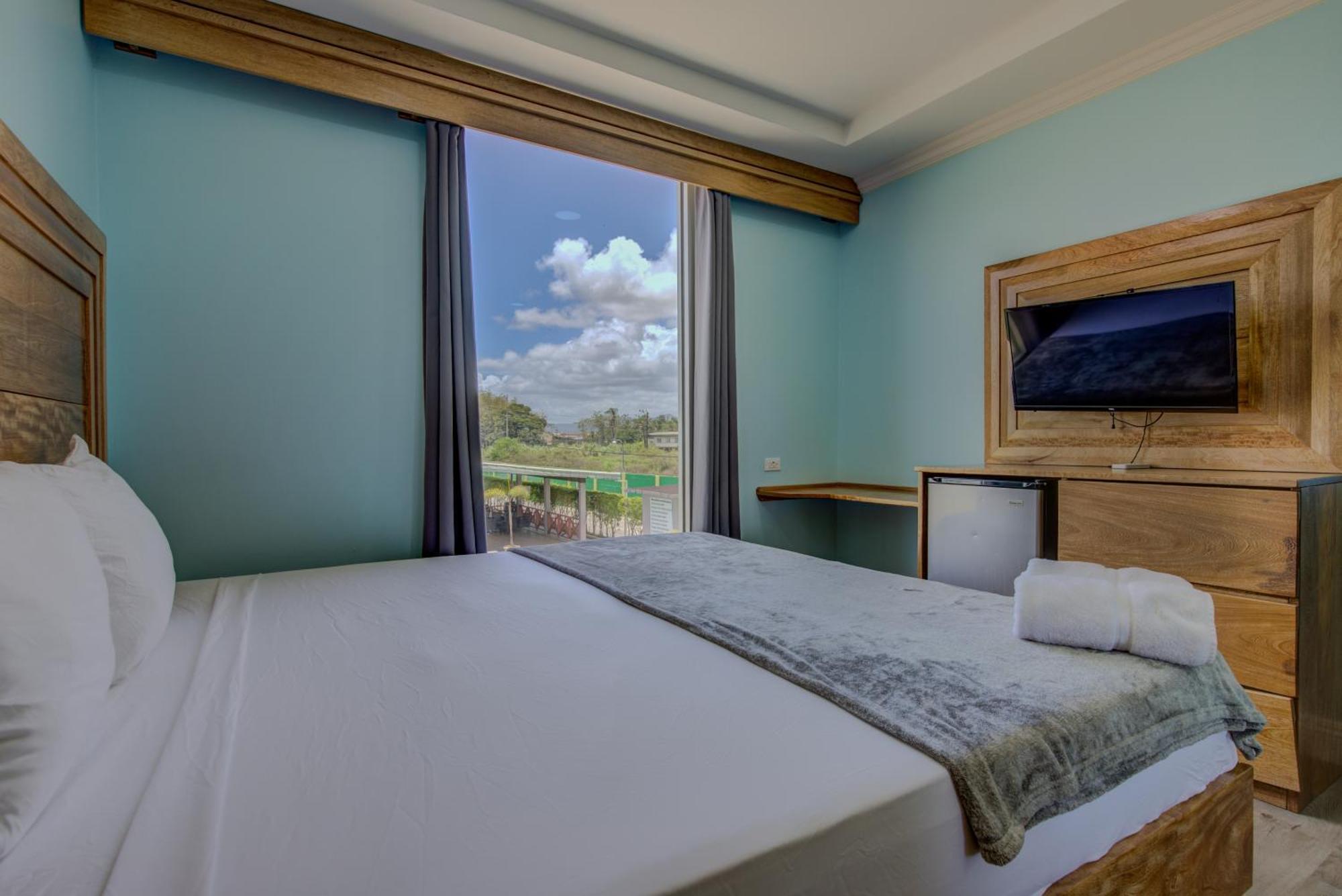 Airport Suites Hotel Piarco Екстериор снимка