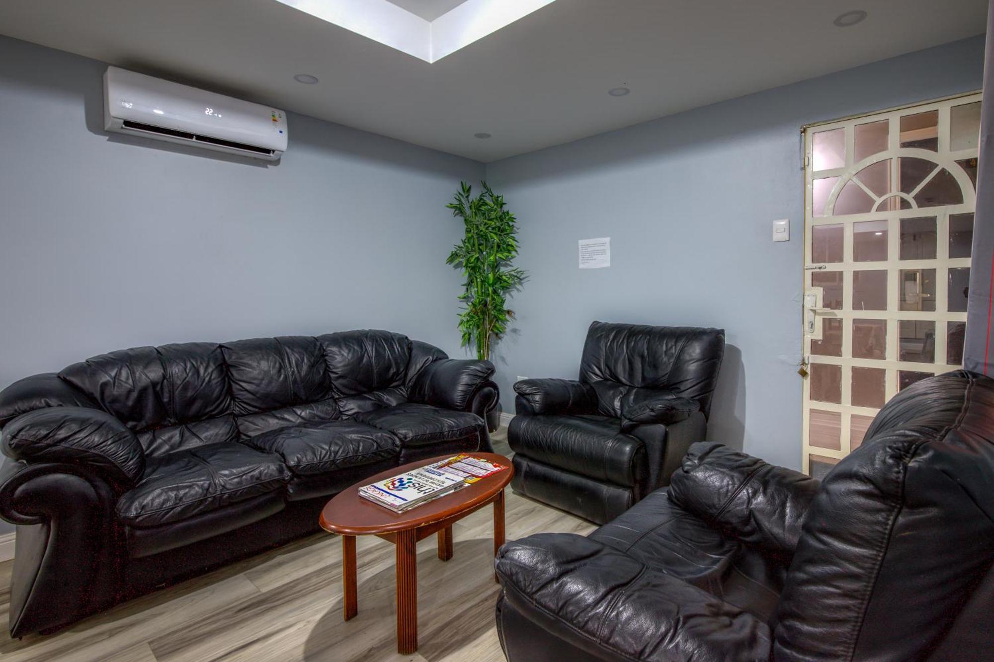 Airport Suites Hotel Piarco Екстериор снимка